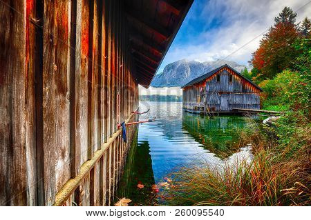 Sunny Morning On The Lake Altausseer See. Sunny Autumn Scene In The Morning. Location: Resort Altaus
