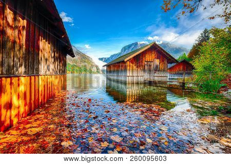 Sunny Morning On The Lake Altausseer See. Sunny Autumn Scene In The Morning. Location: Resort Altaus