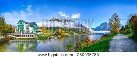 Picturesque Autumn Scene Of Altausseer See Lake. Sunny Morning View Of Altaussee Village. Location: 