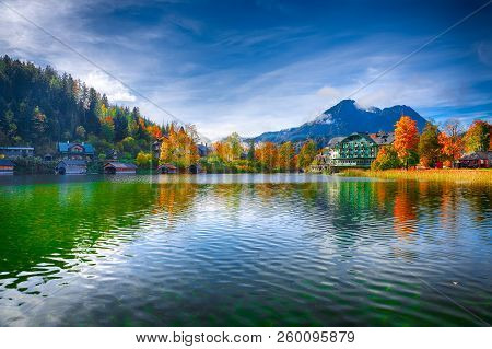 Picturesque Autumn Scene Of Altausseer See Lake. Sunny Morning View Of Altaussee Village. Location: 