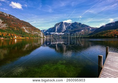 Sunny Morning On The Lake Altausseer See. Sunny Autumn Scene In The Morning. Location: Resort Altaus