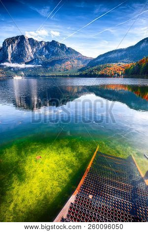 Sunny Morning On The Lake Altausseer See. Sunny Autumn Scene In The Morning. Location: Resort Altaus