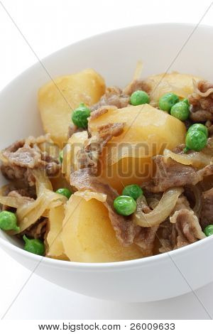 肉じゃが、肉とジャガイモの煮物和食