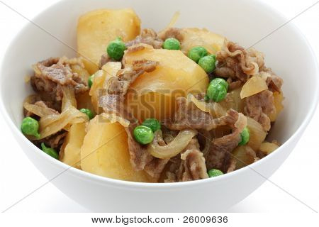 肉じゃが、肉とジャガイモの煮物和食