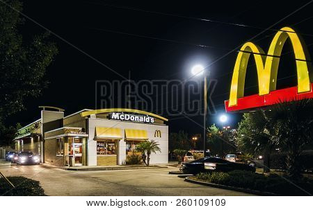 New Orleans, Usa - Nov 29, 2017: Mcdonalds Family Restaurant Drive-through And External Car Park. Ni