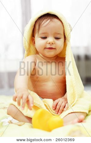 Banyo sonra sevimli bebek