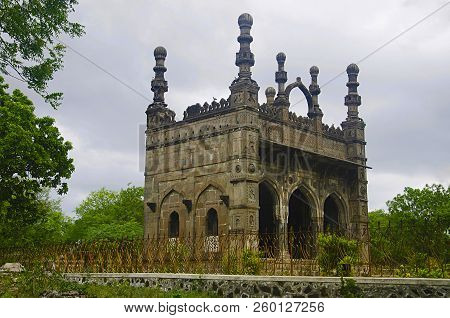 Carved Damadi Masjid, Ahmednagar, Maharashtra State Of India