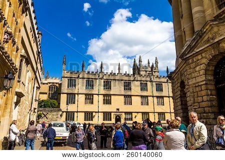 Oxford, United Kingdom- June 08, 2015: Tourists Near Bodleian Libraries Is The Largest University Li