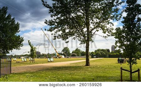 London, Uk - June 9, 2015: Hyde Park With 142 Hectares (350 Acres), Is One Of The Largest Parks In C