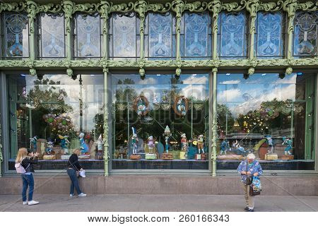 St Petersburg, Russia - 04 June, 2018: Horizontal Picture Of The Showcase Of Big Store Located In St