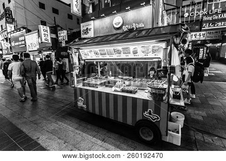 Suwon, South Korea - June 14, 2017: Vendor Woman Waiting Of Buyers In Her Fast Food Kiosk At Main St