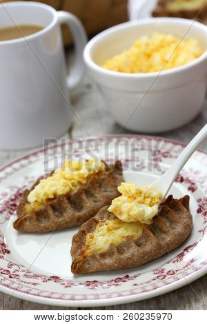 karjalanpiirakka ja munavoi, karelian pie and egg butter, finnish food, finland breakfast