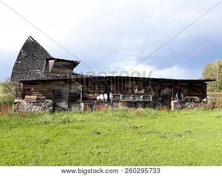Barn Cowshed Ancient Damaged Roof Bar Running Farm Rancho Old Shack