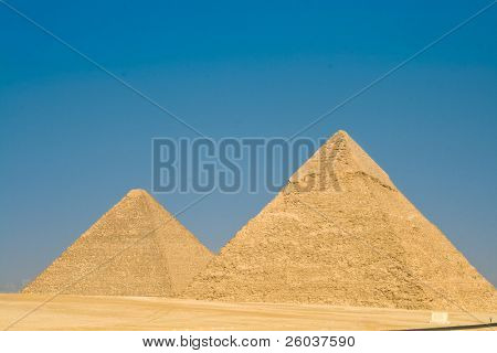 Kaksi pyramidi Giza (Egypti)