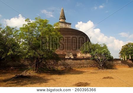 Beautiful  Stupa, Temple In  Polonnaruwa, Sri Lanka