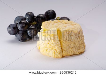 French Aoc Langres Soft Cow Crumbly Cheese With Washed Rind Structure Made In Champagne-ardenne Regi