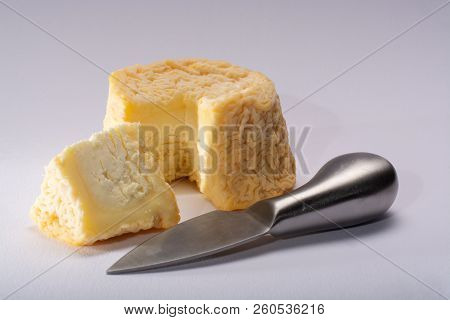 French Aoc Langres Soft Cow Crumbly Cheese With Washed Rind Structure Made In Champagne-ardenne Regi
