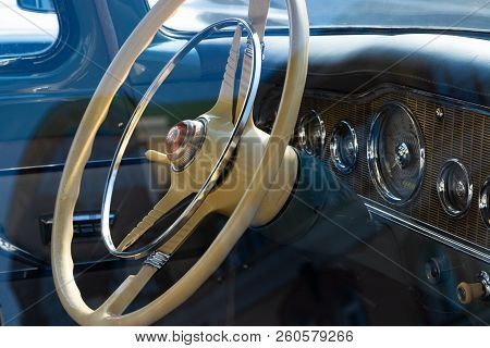 Dashboard Retro Car Gas 21 Cheboksary, Russia, 22.09 / 2018 Volga, Wheel, Gaz21