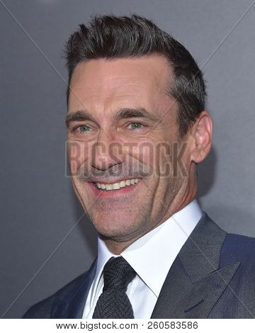 LOS ANGELES - SEP 22:  Jon Hamm arrives to the 
