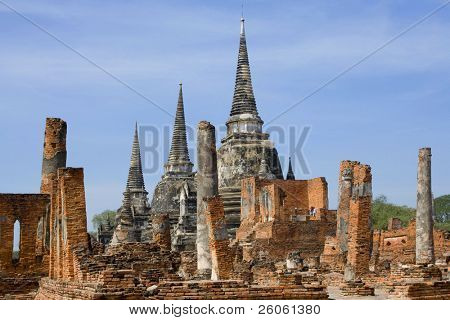 ซากปรักหักพังของกำแพงเมือง Ayuthayathe อดีตเมืองเก่าของไทย