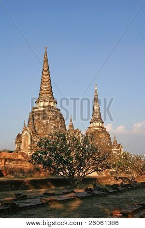 โบราณสถานเก่ากำแพงเมืองของอยุธยาเมืองหลวงเก่าของประเทศไทย