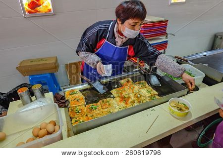 Shanghai/thailand - January 23 2015:street Food In Bus Stop From The Long Way From Shang Hai City To