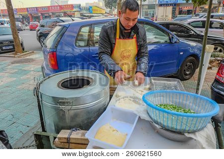 Yiwu/china - January 23 2015: Delicious Mian Bao Street Food Shop In Yiwu City China
