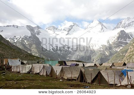 Exodus: Piligrims Lager im Himalaya