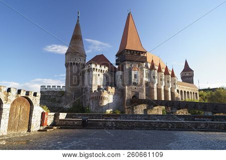 Corvin Castle Or Hunyadi Castle (castelul Corvinilor Sau Castelul Huniazilor), Hunedoara, Romania