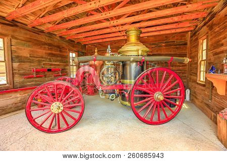 Calico, Ca, Usa - August 15, 2018: Fire Engine Inside Fire Hall. Main Street In Cowboy Theme Park, Y