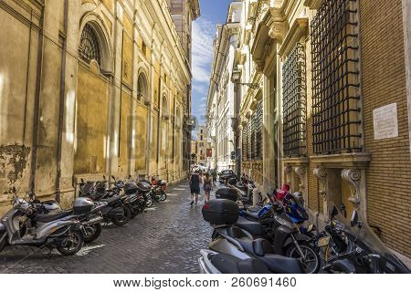 Rome/italy - August 26, 2018: Roman Street With Scooters Parked On The Back Of Santa Maria In Via La