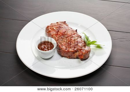 Сочный говяжий стейк