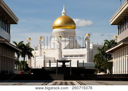 Sultan Omar Ali Saifuddin Mosque - Brunei