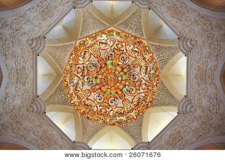 Decorazione della Moschea di Sheikh Zayed e più grande nel lampadario del mondo. Abu Dhabi, United Arab Emirat