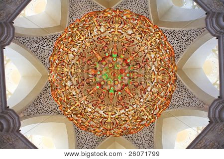 Decoração de Mesquita Sheikh Zayed e maior no lustre do mundo. Abu Dhabi, United Arab Emirat