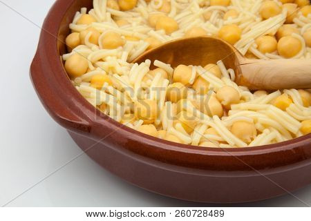 Casserole Of Mud Of Soup Of Chick-peas