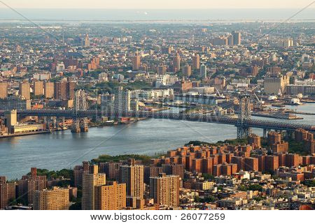 New York City Manhattan Osten Hudson River Luftaufnahme mit Williamsburg Bridge und brooklyn