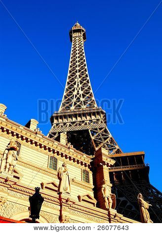 LAS VEGAS - MAR 4: Paris Las Vegas hotel e Casino Torre Eiffel replica con il tema della città 