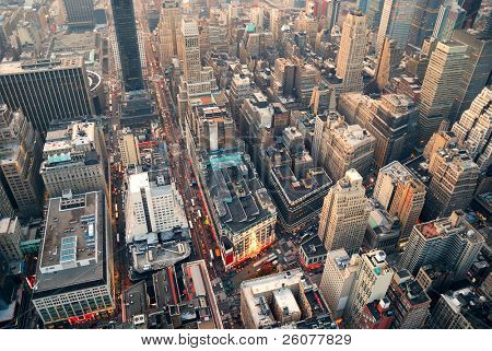 Vista aérea do horizonte de Manhattan de Nova York com rua e arranha-céus.