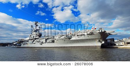 뉴욕 시티-11 월 2: USS 인 트 레 피드은 24에 섹스 급 항공모함 중 하나 동안에 건축 세계 W