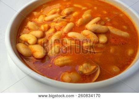 Fabes con almejas beans with clams recipe from Asturias in Spain