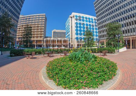 Crystal City, Arlington, Usa - September 6, 2018: An Urban Neighborhood Of South Of Downtown Washing