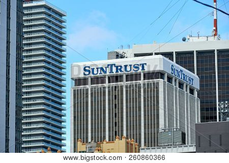 Miami, Usa - August 22, 2018: Suntrust Building And Logo In Miami, Florida. Suntrust Banks Is An Ame