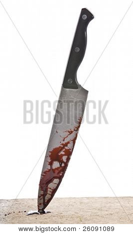 Un coltello imbrattato di sangue