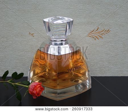 Vera Wang, Fragrance For Ladies, Large Perfume Bottle In Front Of The Satin Wallcovering Elysee Deco