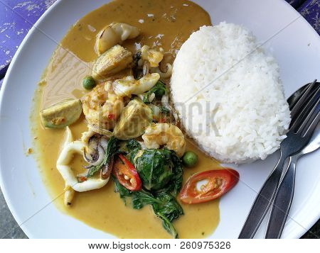 Green Curry Seafooed With Rice / Thai Food