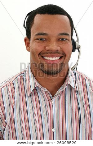 Attraktive tyverne African American mand kundeservice rep.