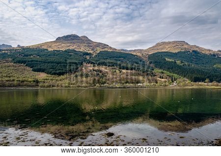 Lake View - Loch Beinn A\' Mheadhoin Near Glen Affric In Scotland
