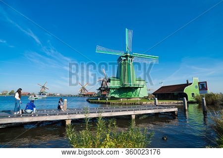 Zaanse Schans, Netherlands - October 13, 2018: Traditional Windmill In The Zaanse Schans, A Neighbor