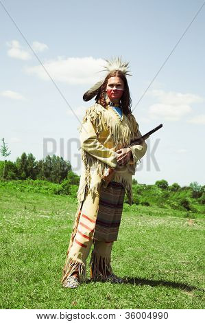 North American Indian in volle jurk